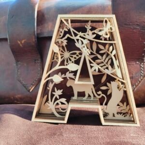 Initiale en bois multicouches